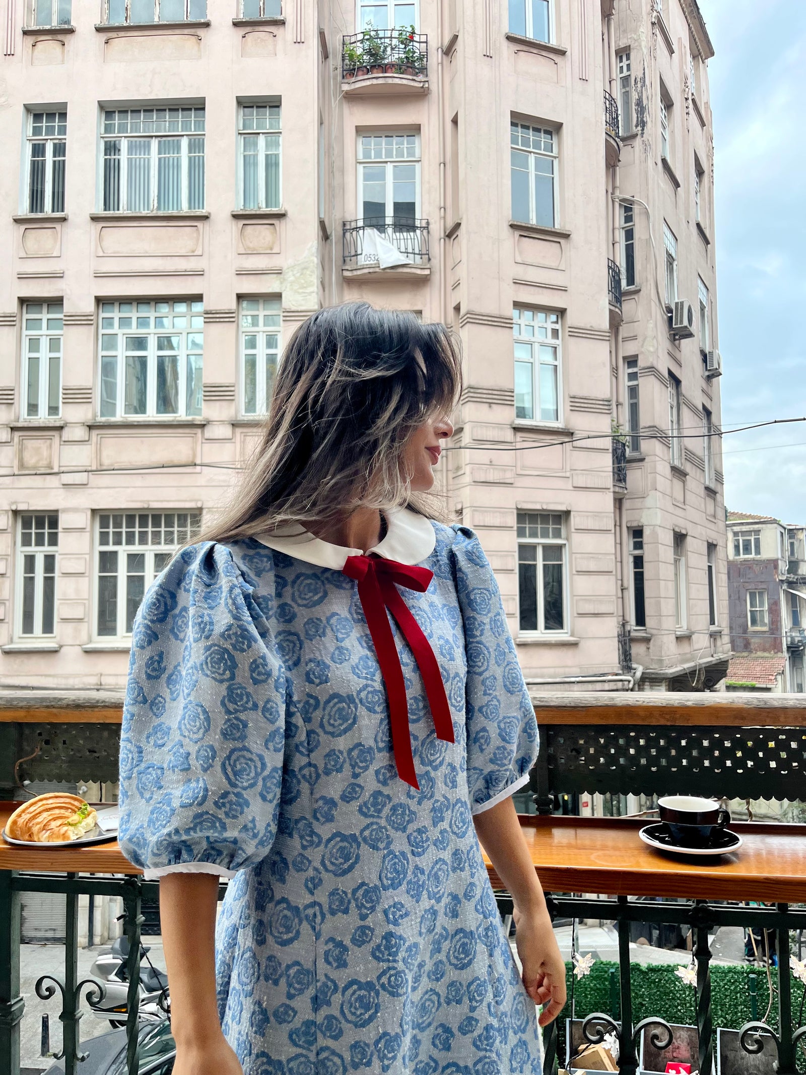 Mavi Gül Masalı