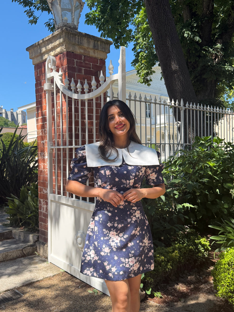 Çiçek Desenli Yakalı Elbise