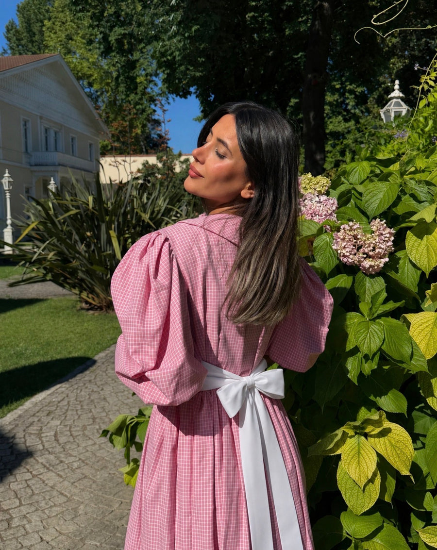 Pembe Yakalı Elbise