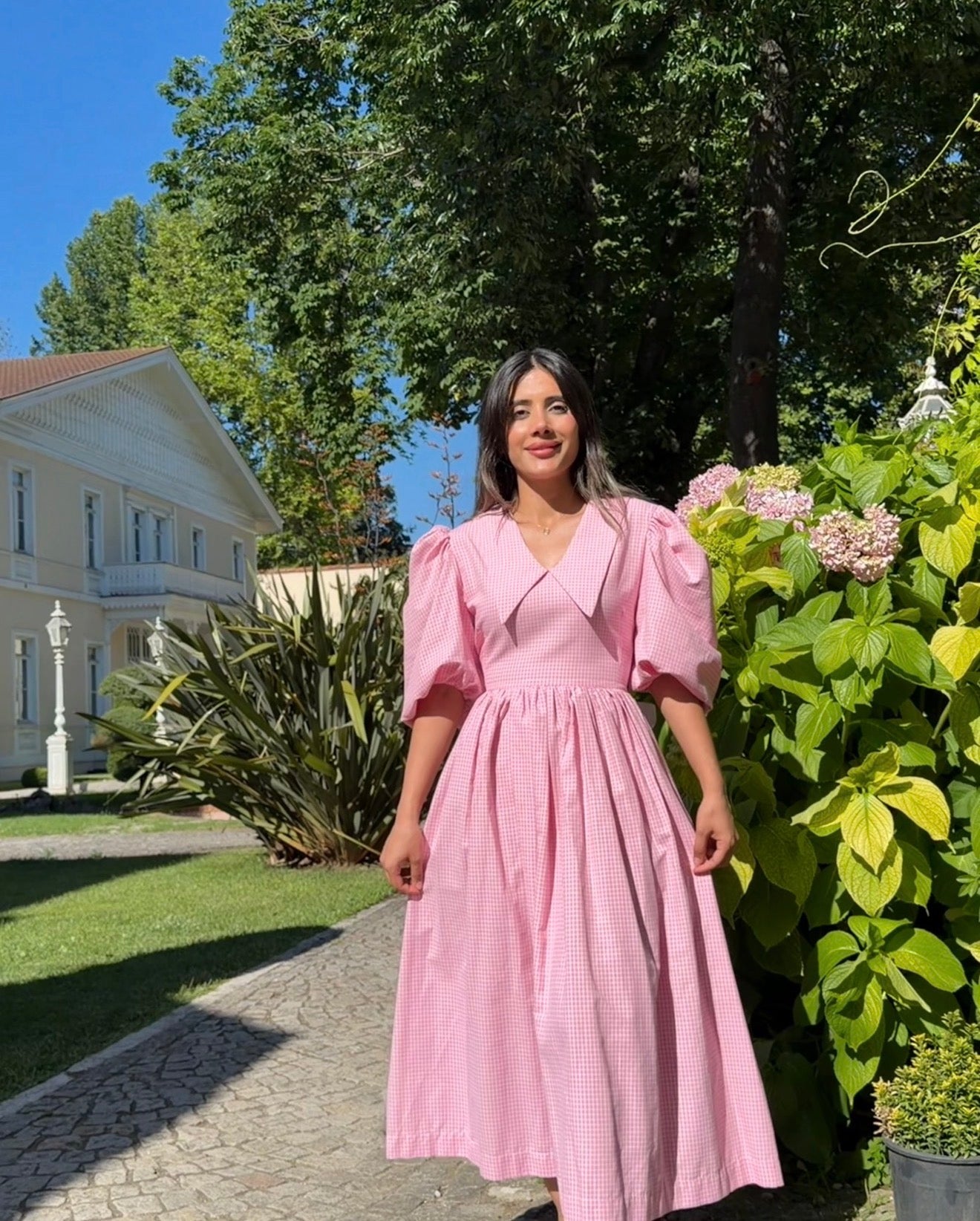 Pembe Yakalı Elbise
