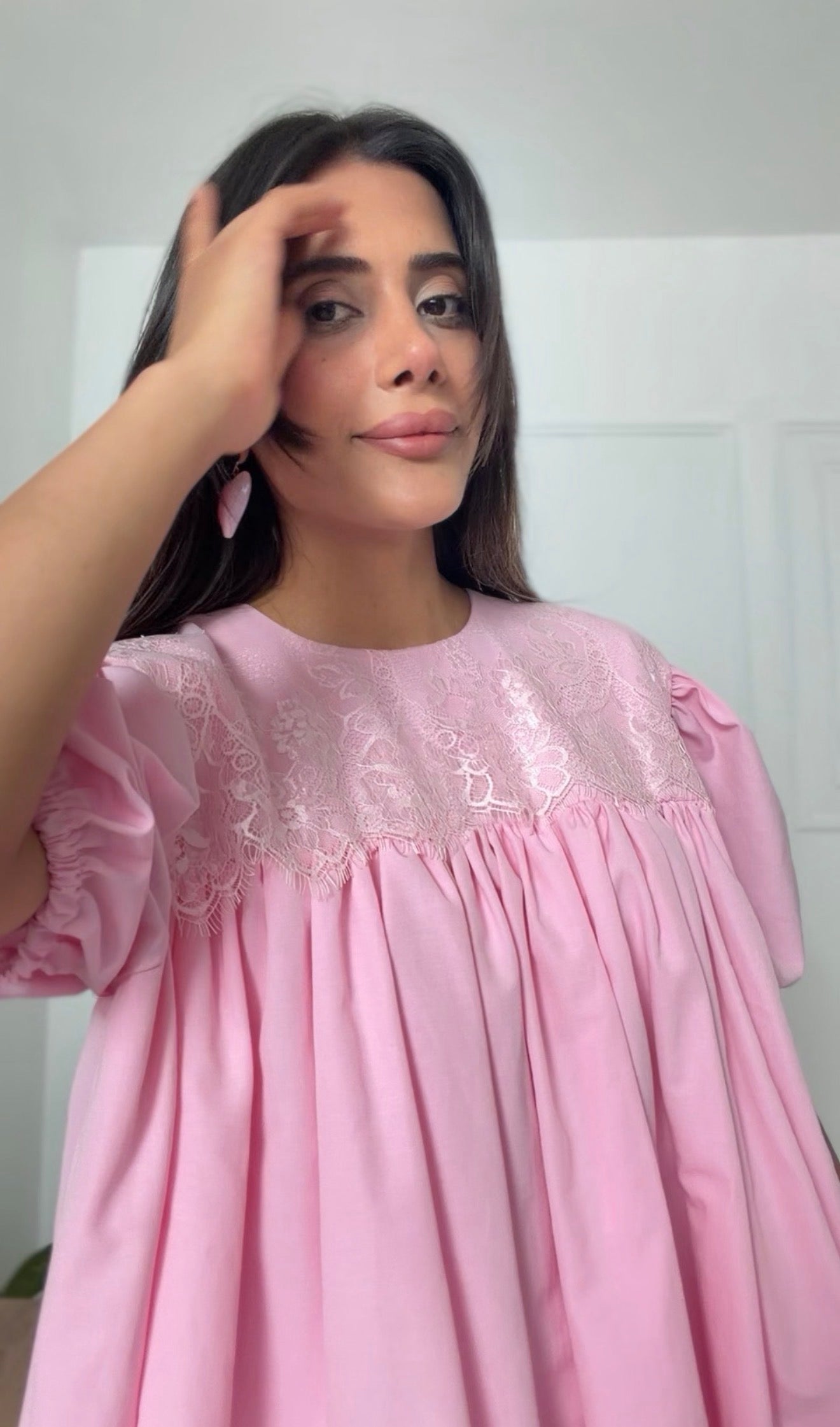 NUTLA PEMBE ELBİSE